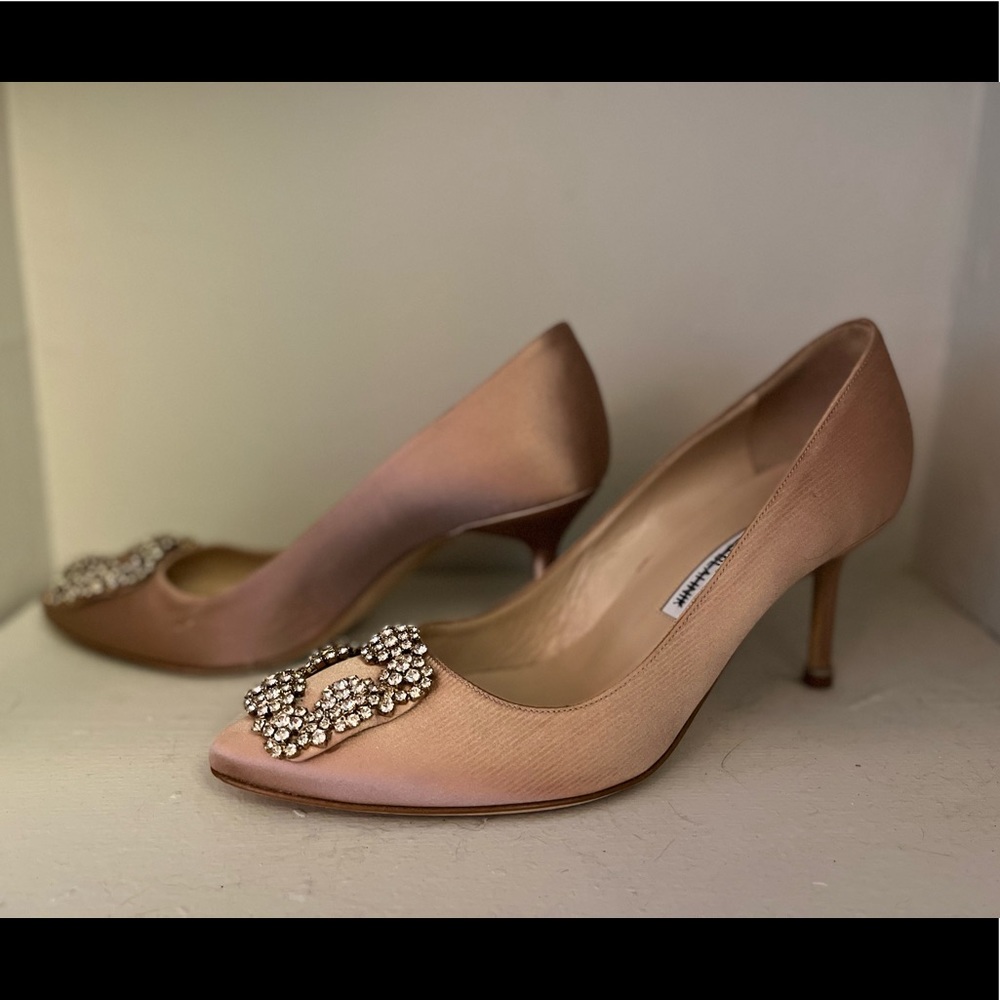 Dusty Pink Manolo Blahnik Hangisi Satin Pumps